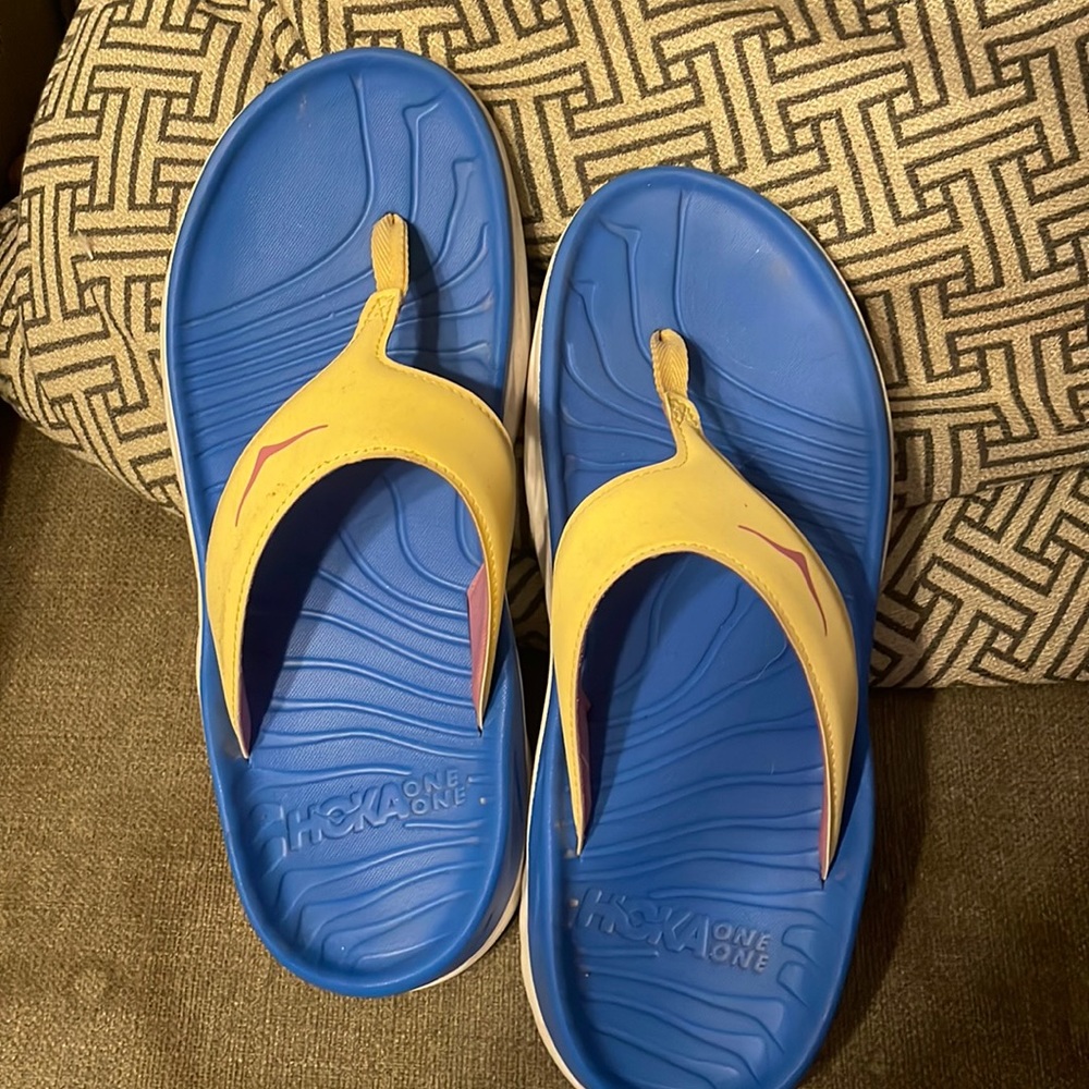 Size 11 women’s hoka flip flops.